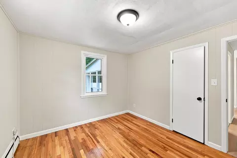 Bedroom - 46 Kay St, Springfield, MA 01109 photo 4 of 9