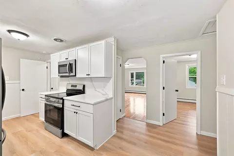 Entry Way - 46 Kay St, Springfield, MA 01109 photo 1 of 1