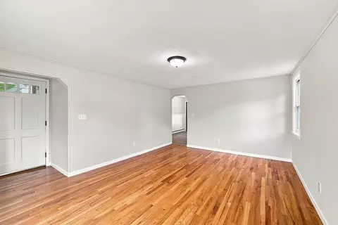Living - 46 Kay St, Springfield, MA 01109 photo 3 of 4
