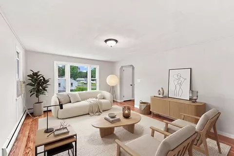 Living - 46 Kay St, Springfield, MA 01109 photo 2 of 4