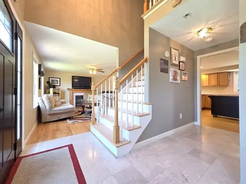 Entry Way - 29 Cushing Rd, Webster, MA 01570 photo 2 of 4