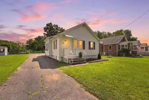 37 Kensington St, Feeding Hills, MA 01030