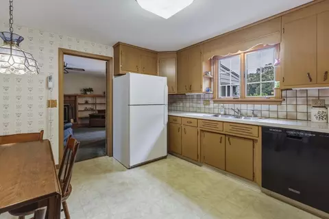 Kitchen - 71 Cedar Rd, Longmeadow, MA 01106 photo 1 of 3