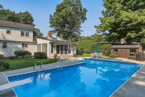 Exterior - 71 Cedar Rd, Longmeadow, MA 01106 photo 4 of 9