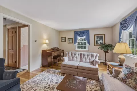 Living - 71 Cedar Rd, Longmeadow, MA 01106 photo 4 of 4