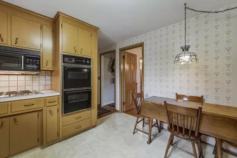 Kitchen - 71 Cedar Rd, Longmeadow, MA 01106 photo 2 of 3