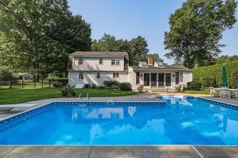 Exterior - 71 Cedar Rd, Longmeadow, MA 01106 photo 9 of 9