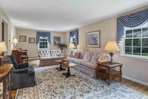 Living - 71 Cedar Rd, Longmeadow, MA 01106 photo 3 of 4