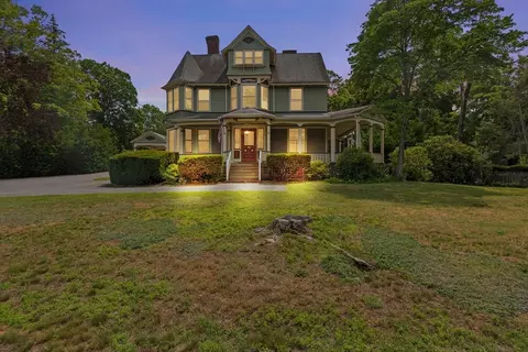 236 Winthrop St, Taunton, MA 02780