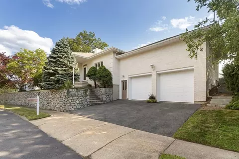 66 Nells Pond Rd, Lynn, MA 01904