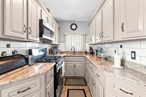 Kitchen - 483-491 Brayton Ave, Fall River, MA 02721 photo 4 of 5