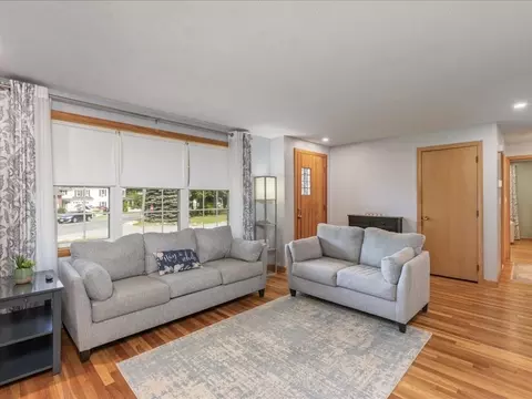 Living - 3 Michael Rd, Dracut, MA 01826 photo 2 of 6