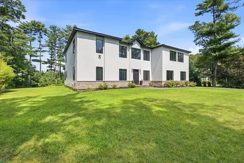 3 Kestrel Way, Carver, MA 02330