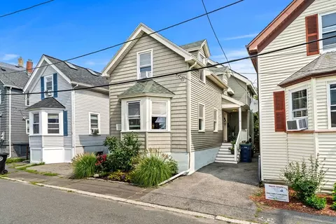 15 Beacon St, Salem, MA 01970