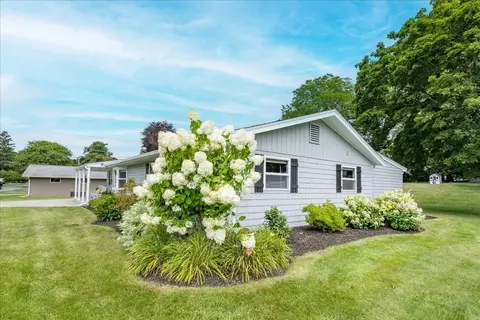 Exterior - 9 Massachusetts Ave, Danvers, MA 01923 photo 2 of 10