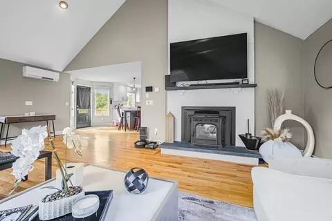 Living - 96 Fowler St, Upton, MA 01568 photo 3 of 6