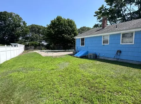 Exterior - 35 Wall St, Bourne, MA 02532 photo 4 of 4