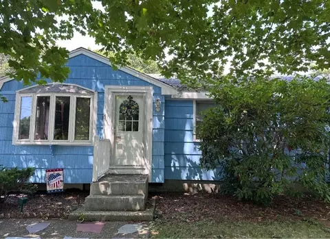 35 Wall St, Bourne, MA 02532