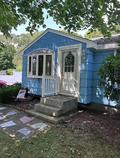 Exterior - 35 Wall St, Bourne, MA 02532 photo 2 of 4