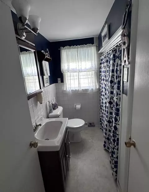 Bath - 35 Wall St, Bourne, MA 02532 photo 1 of 2