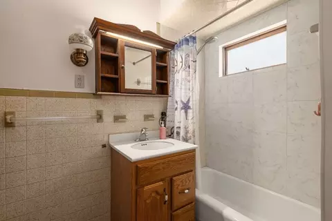 Bath - 31 Everett Ave, Somerville, MA 02145 photo 1 of 1