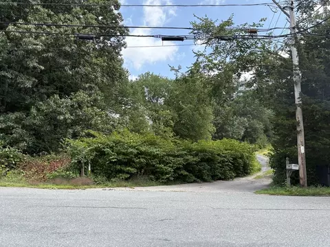 756 R Berkley St, Berkley, MA 02779