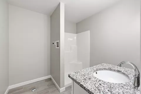 Bath - 71 Pine St #B, Warren, MA 01083 photo 3 of 4