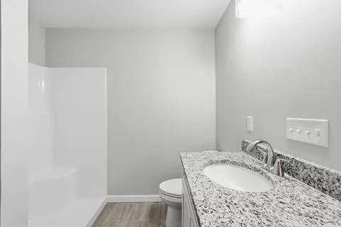 Bath - 71 Pine St #B, Warren, MA 01083 photo 4 of 4