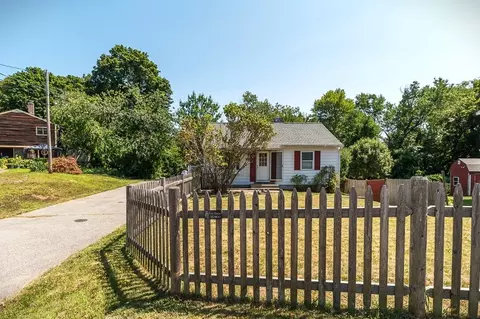 Exterior - 141 Cherry St, Gloucester, MA 01930 photo 3 of 11