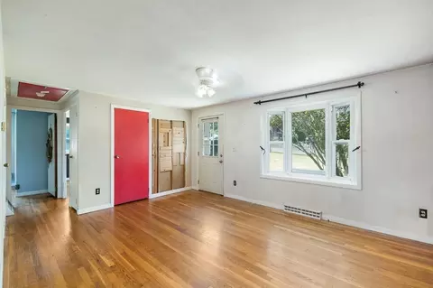 Living - 141 Cherry St, Gloucester, MA 01930 photo 3 of 3