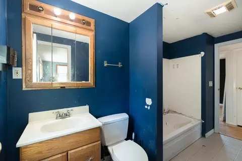 Bath - 141 Cherry St, Gloucester, MA 01930 photo 1 of 1