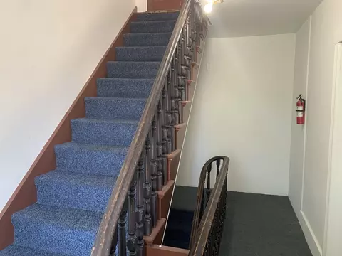 Entry Way - 10 Denny St, Worcester, MA 01609 photo 2 of 6
