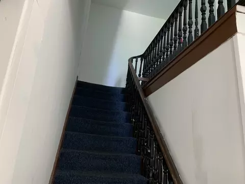 Entry Way - 10 Denny St, Worcester, MA 01609 photo 3 of 6
