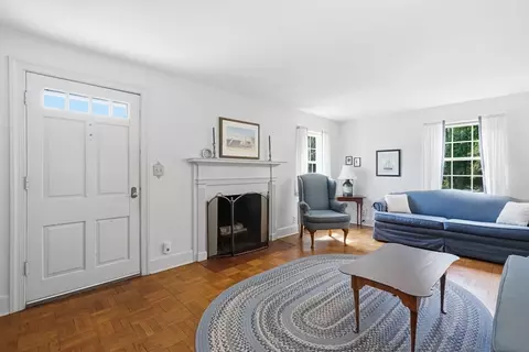 Living - 1374 Plumtree Rd, Springfield, MA 01119 photo 2 of 3
