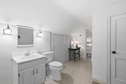 Bath - 1374 Plumtree Rd, Springfield, MA 01119 photo 2 of 3