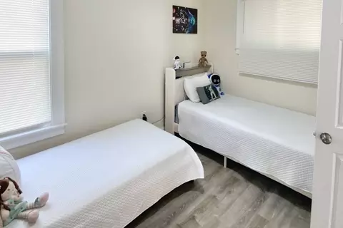 Bedroom - 5 5a Ferdinand St, Worcester, MA 01603 photo 5 of 10