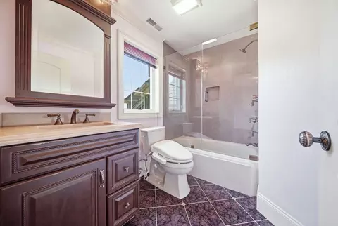Bath - 3 Regency Rdg, Andover, MA 01810 photo 4 of 5