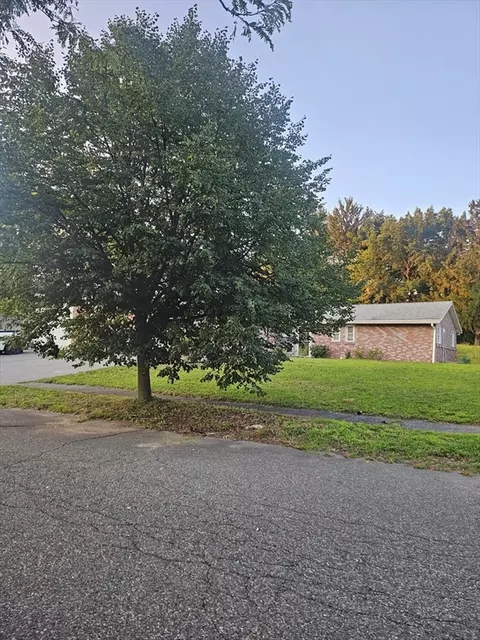 7 Lisa Rd, Peabody, MA 01960