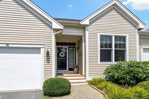 45 Grey Hawk Dr #578, Mashpee, MA 02649