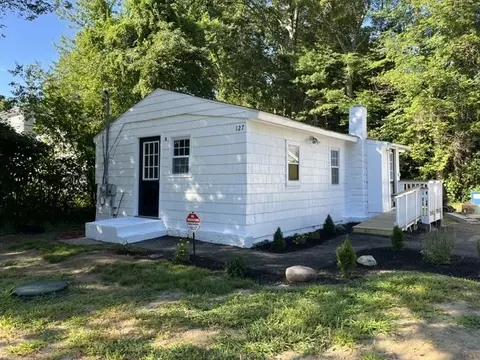 127 Taunton Ave, Norton, MA 02766