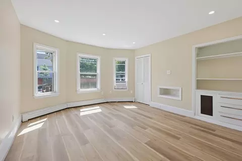 Living - 4 Edith St # -6, Everett, MA 02149 photo 5 of 11