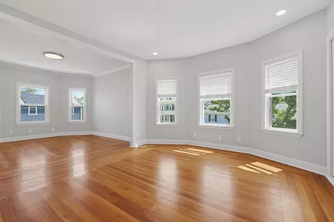 Living - 4 Edith St # -6, Everett, MA 02149 photo 2 of 11