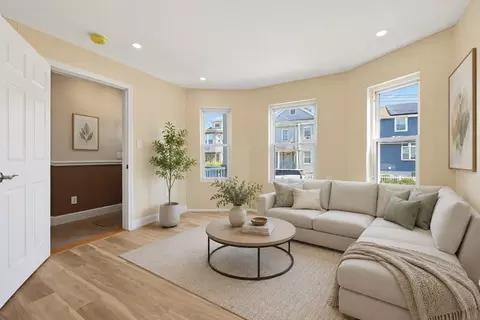 Living - 4 Edith St # -6, Everett, MA 02149 photo 9 of 11