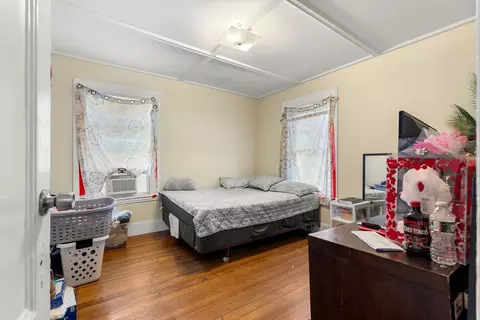 Bedroom - 186 Washington St, Gloucester, MA 01930 photo 9 of 12