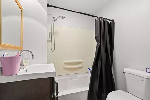 Bath - 186 Washington St, Gloucester, MA 01930 photo 1 of 2