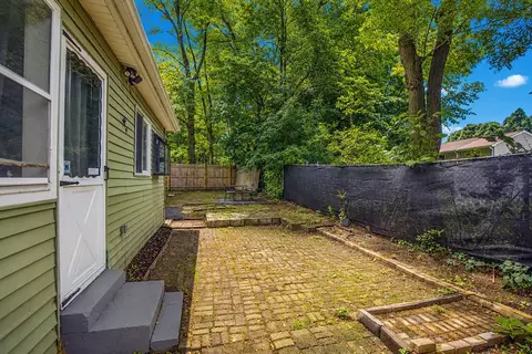 Exterior - 33 Plumtree Rd, Springfield, MA 01118 photo 5 of 6
