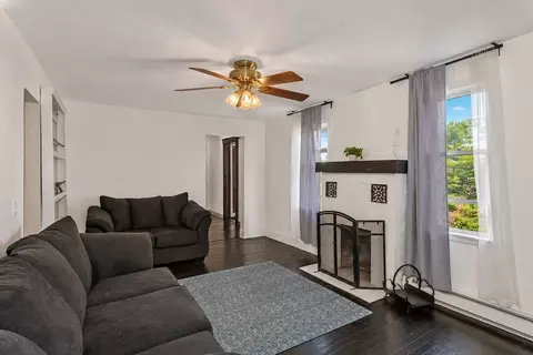 Living - 33 Plumtree Rd, Springfield, MA 01118 photo 1 of 3