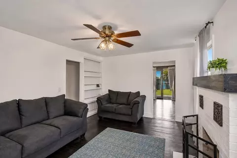 Living - 33 Plumtree Rd, Springfield, MA 01118 photo 2 of 3