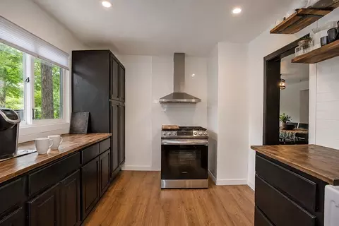 Kitchen - 33 Plumtree Rd, Springfield, MA 01118 photo 3 of 4