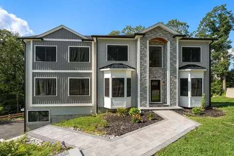 9 Flanagan Dr, Shrewsbury, MA 01545